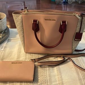 Michael Kors purse with matching wallet and shoulder strap